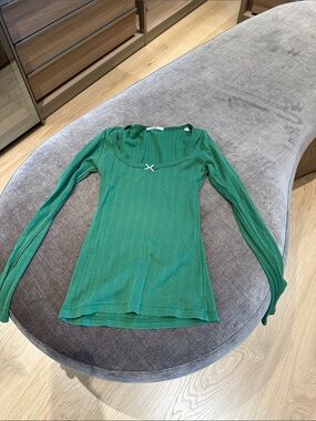 Green Long-Sleeve Ribbed Scoop Neck Top Doen EUC (looks like size xs)